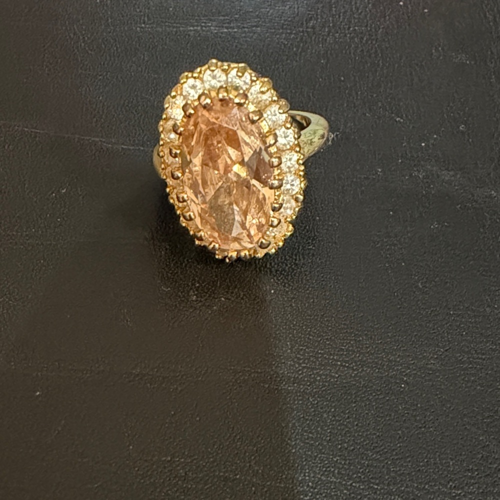 RING, Elegant Gold and Crystal